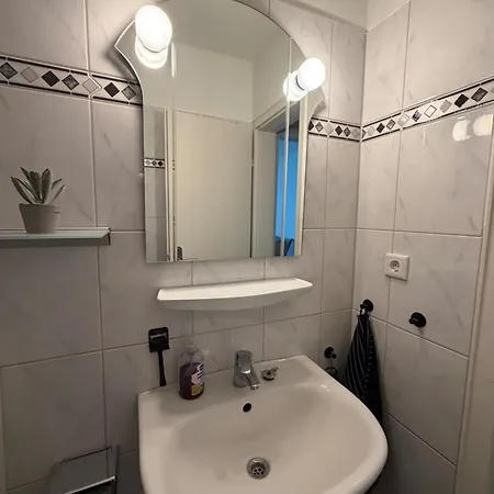 Modern 2-room Near Messe Duesseldorf, Airport & Centre * 빌크