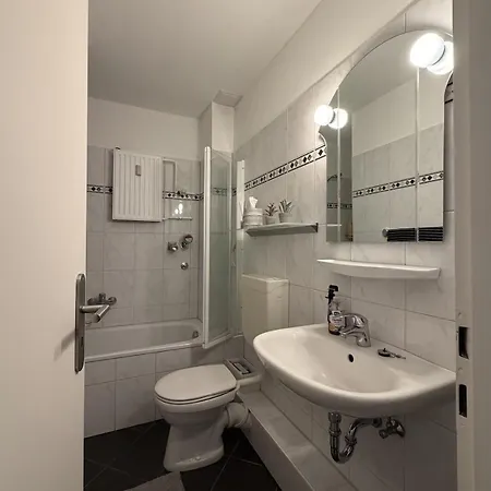 Modern 2-room Near Messe Duesseldorf, Airport & Centre شقة *